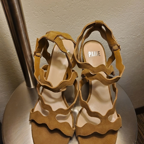 Paige Sage Scalloped Sandal Heels in Tan Suede SZ 10 - Picture 6 of 6